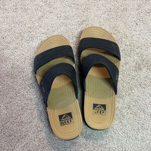 Reef Dual-Tone Black and Tan Slides
